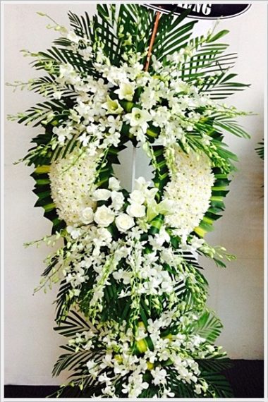 Ý nghĩa của lẵng hoa đám tang, vòng hoa chia buồn - Shop hoa tươi trực  tuyến toàn quốc