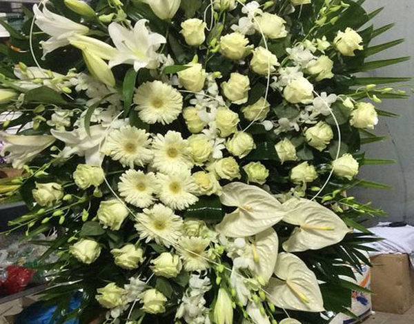 Nên đặt mua hoa tang lễ Quận Tân Bình ở đâu thuận tiện, hoa đẹp?